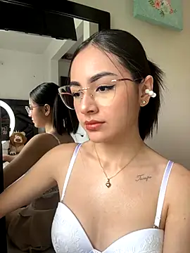 Snapshot of IslaCole chatting on October 2025 06:25:02 PM IslaCole online show from October 2025 06:25:02 PM