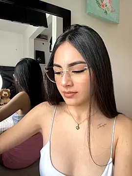 Snapshot of IslaCole chatting on October 2025 07:18:01 PM IslaCole online show from October 2025 07:18:01 PM