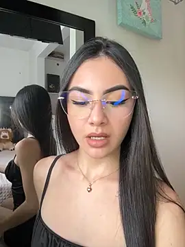 Snapshot of IslaCole chatting on November 2025 08:20:02 PM IslaCole online show from November 2025 08:20:02 PM