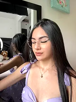 Snapshot of IslaCole chatting on November 2025 08:09:02 PM IslaCole online show from November 2025 08:09:02 PM