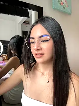 Snapshot of IslaCole chatting on November 2025 07:24:01 PM IslaCole online show from November 2025 07:24:01 PM