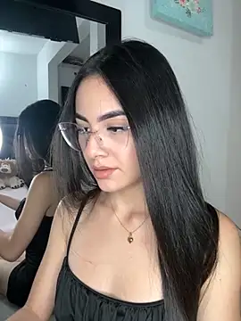 Snapshot of IslaCole chatting on November 2025 12:08:02 AM IslaCole online show from November 2025 12:08:02 AM