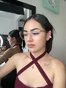 Snapshot of IslaCole chatting on November 2025 08:42:01 PM IslaCole online show from November 2025 08:42:01 PM