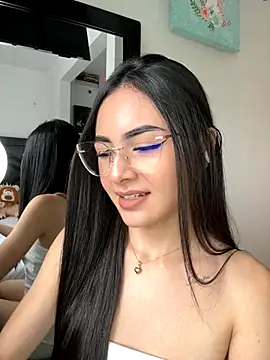 Snapshot of IslaCole chatting on November 2025 09:36:02 PM IslaCole online show from November 2025 09:36:02 PM