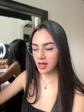 Snapshot of IslaCole chatting on January 2026 07:16:01 PM IslaCole online show from January 2026 07:16:01 PM