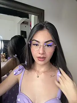 Snapshot of IslaCole chatting on January 2026 08:10:02 PM IslaCole online show from January 2026 08:10:02 PM