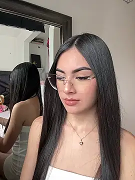 Snapshot of IslaCole chatting on January 2026 06:35:01 PM IslaCole online show from January 2026 06:35:01 PM