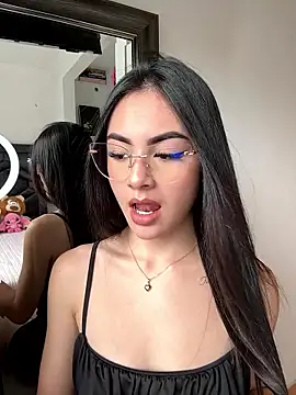 Snapshot of IslaCole chatting on January 2026 06:57:02 PM IslaCole online show from January 2026 06:57:02 PM