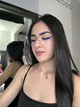 Snapshot of IslaCole chatting on February 2026 10:52:02 PM IslaCole online show from February 2026 10:52:02 PM