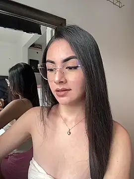 Snapshot of IslaCole chatting on February 2026 09:24:01 PM IslaCole online show from February 2026 09:24:01 PM