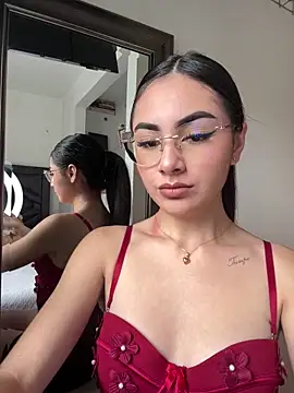 Snapshot of IslaCole chatting on February 2026 07:30:02 PM IslaCole online show from February 2026 07:30:02 PM