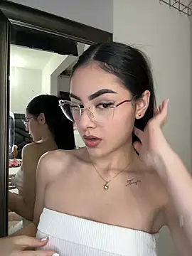 Snapshot of IslaCole chatting on February 2026 11:19:02 PM IslaCole online show from February 2026 11:19:02 PM