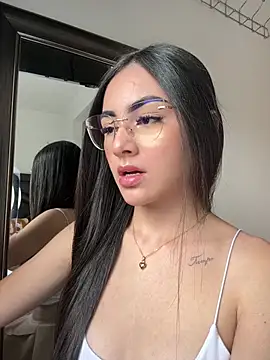 Snapshot of IslaCole chatting on February 2026 09:19:01 PM IslaCole online show from February 2026 09:19:01 PM