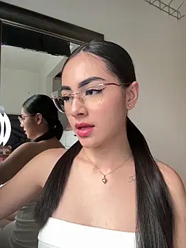 Snapshot of IslaCole chatting on February 2026 10:04:01 PM IslaCole online show from February 2026 10:04:01 PM