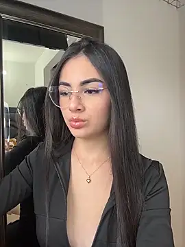 Snapshot of IslaCole chatting on February 2026 10:39:01 PM IslaCole online show from February 2026 10:39:01 PM