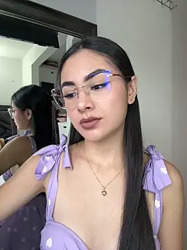 Snapshot of IslaCole chatting on February 2026 10:52:02 PM IslaCole online show from February 2026 10:52:02 PM