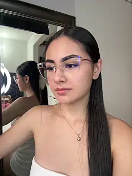 Snapshot of IslaCole chatting on March 2026 10:58:02 PM IslaCole online show from March 2026 10:58:02 PM