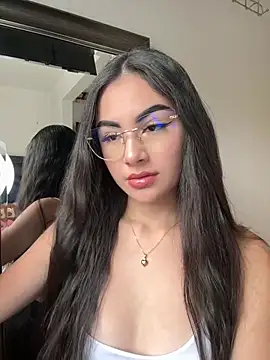 Snapshot of IslaCole chatting on March 2026 08:45:01 PM IslaCole online show from March 2026 08:45:01 PM