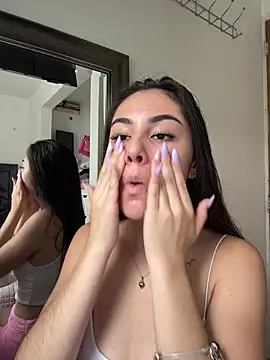 Snapshot of IslaCole chatting on April 2026 06:53:01 PM IslaCole online show from April 2026 06:53:01 PM