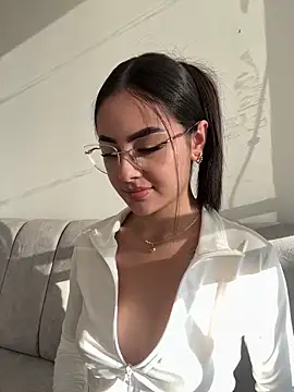 Snapshot of IslaCole chatting on April 2026 10:12:02 PM IslaCole online show from April 2026 10:12:02 PM