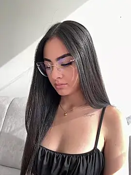 Snapshot of IslaCole chatting on April 2026 08:55:01 PM IslaCole online show from April 2026 08:55:01 PM