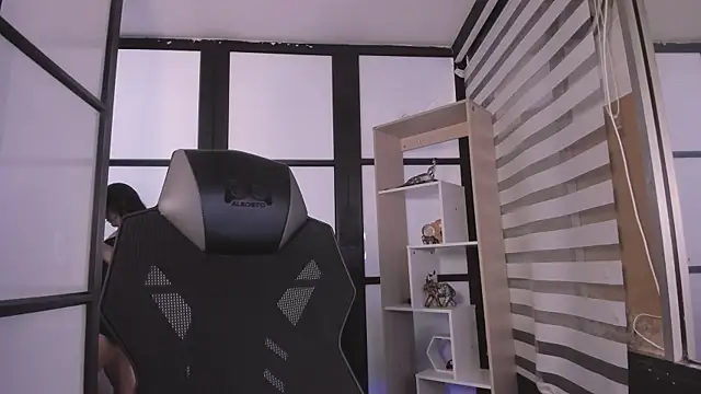 ZairaJames online show from November 2025 04:34:02 AM