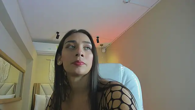 NahimiThompson online show from April 2026 07:29:02 PM