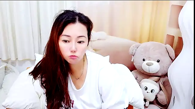 Snapshot of Dinan-y chatting on March 2026 06:08:01 AM Dinan-y online show from March 2026 06:08:01 AM