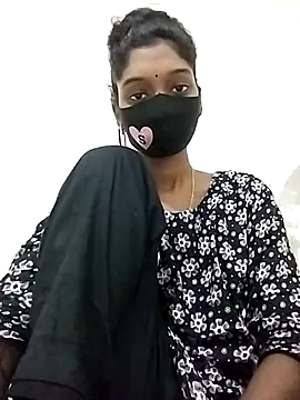 Snapshot of Tushi-10 chatting on December 2025 11:33:02 PM Tushi-10 online show from December 2025 11:33:02 PM