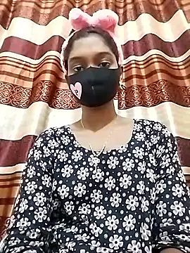 Snapshot of Tushi-10 chatting on April 2026 11:24:01 PM Tushi-10 online show from April 2026 11:24:01 PM