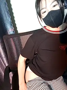 Snapshot of Cherry_Le02 chatting on March 2026 03:55:01 AM Cherry Le02 online show from March 2026 03:55:01 AM