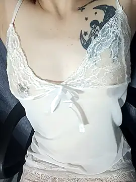 Snapshot of Cherry_Le02 chatting on April 2026 03:38:01 AM Cherry Le02 online show from April 2026 03:38:01 AM