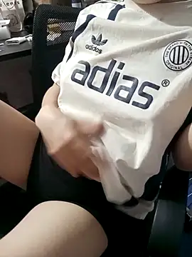 Snapshot of Cherry_Le02 chatting on April 2026 02:30:01 PM Cherry Le02 online show from April 2026 02:30:01 PM