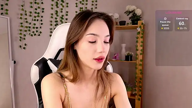 LilCatalia online show from August 2026 10:09:01 AM