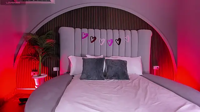 AmyColman  online show from February 2026 12:35:01 PM