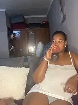 Snapshot of SweetCandy84 chatting on November 2025 05:44:01 PM SweetCandy84 online show from November 2025 05:44:01 PM