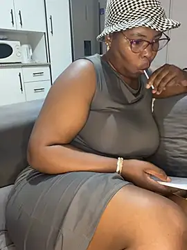 Snapshot of SweetCandy84 chatting on February 2026 01:29:02 PM SweetCandy84 online show from February 2026 01:29:02 PM