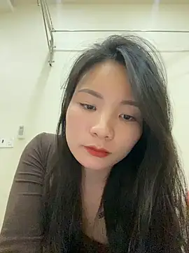 Bee Yellow00 online show from December 2025 04:39:02 AM