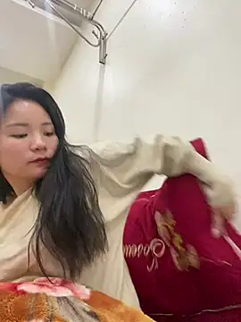 Bee Yellow00 online show from February 2026 04:51:02 AM