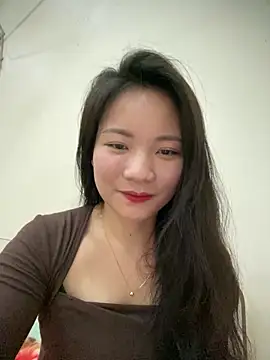 Bee Yellow00 online show from March 2026 04:40:01 AM