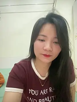 Bee Yellow00 online show from March 2026 04:51:01 AM