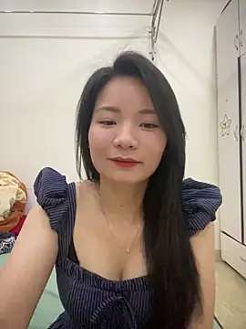 Bee Yellow00 online show from April 2026 04:51:01 AM