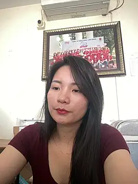 Bee Yellow00 online show from April 2026 07:44:02 AM