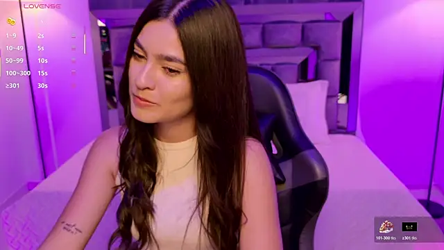 Snapshot of Bella_Clark2 chatting on October 2025 02:24:01 AM Bella Clark2 online show from October 2025 02:24:01 AM