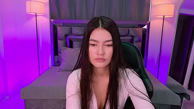 Snapshot of Bella_Clark2 chatting on March 2026 12:33:11 PM Bella Clark2 online show from March 2026 12:33:11 PM