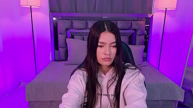 Snapshot of Bella_Clark2 chatting on March 2026 01:33:01 PM Bella Clark2 online show from March 2026 01:33:01 PM