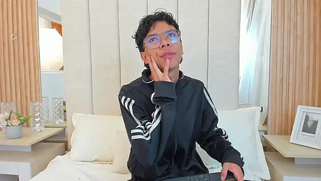 Snapshot of adams_bobby chatting on July 2026 11:25:01 AM adams bobby online show from July 2026 11:25:01 AM