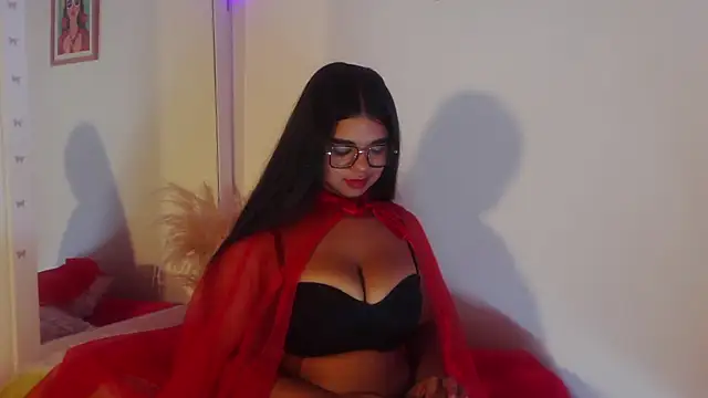 Zafiro Evans online show from November 2025 03:48:02 PM