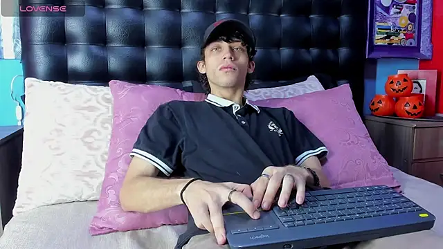 Snapshot of Khalid16_ chatting on October 2025 01:56:01 PM Khalid16  online show from October 2025 01:56:01 PM