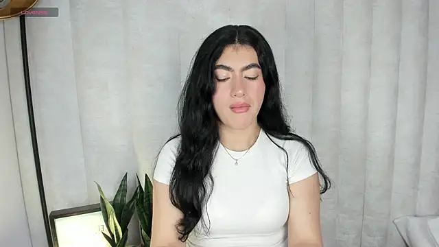 Emii rous online show from November 2025 09:48:02 PM